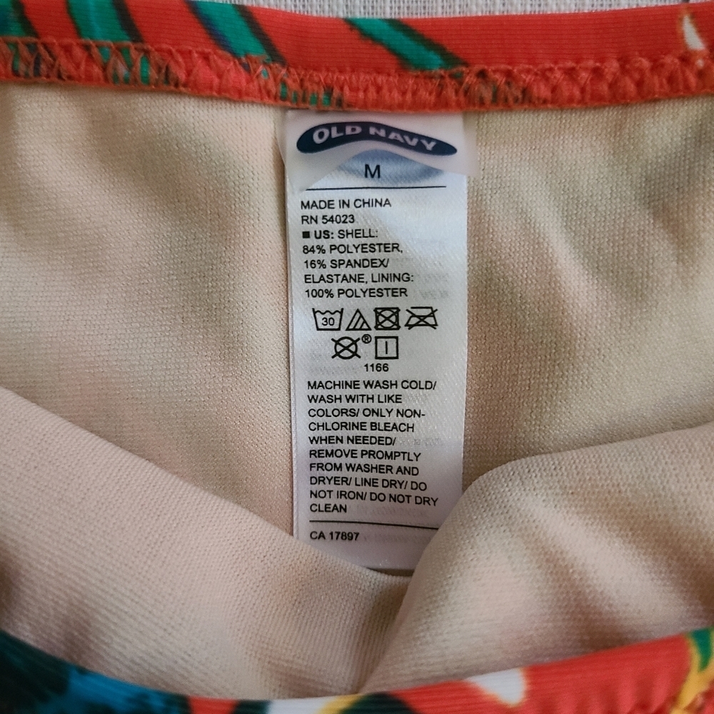 HOST 🔥🔥🔥PICK Swinsuit old navy never worn sz med - Picture 4 of 4